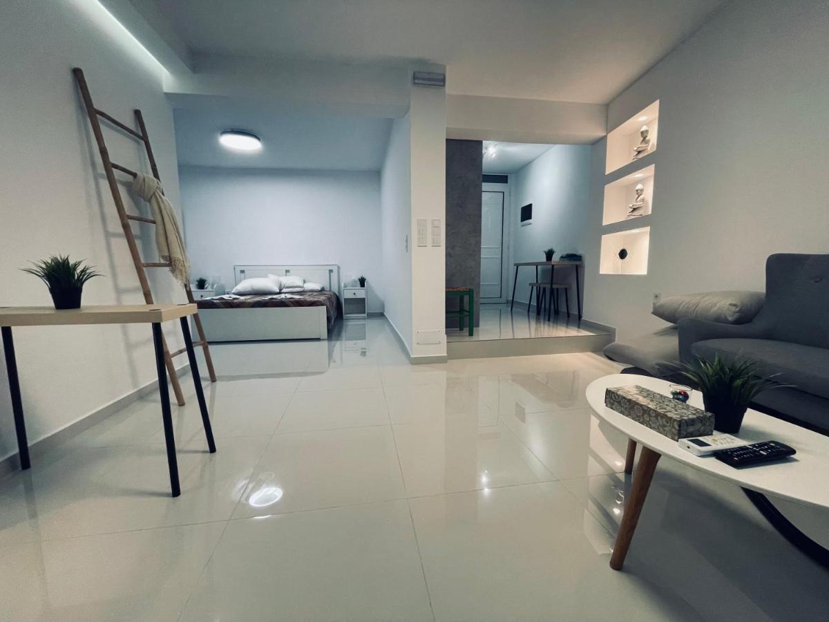 Haris White Apartment Roussospition Экстерьер фото